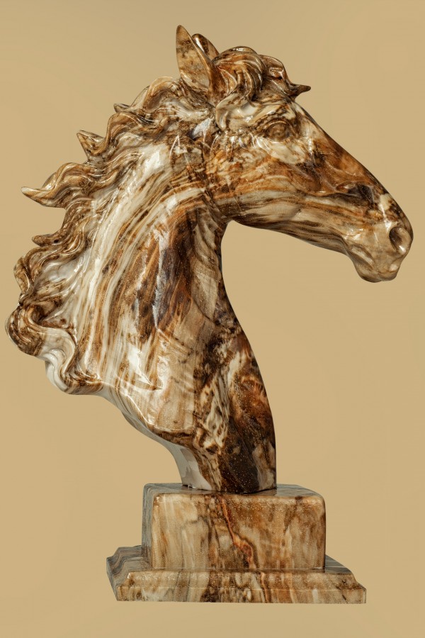 Mermer Kaplı At Büstü